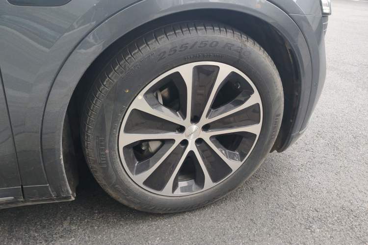 Used Hima Luxeed R7 2024 All-Electric 802 km Max Right Front Wheel Hub