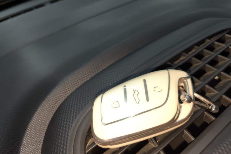 Used Roewe Clever 2021 302 km New Four-Seater Super-Efficient Version