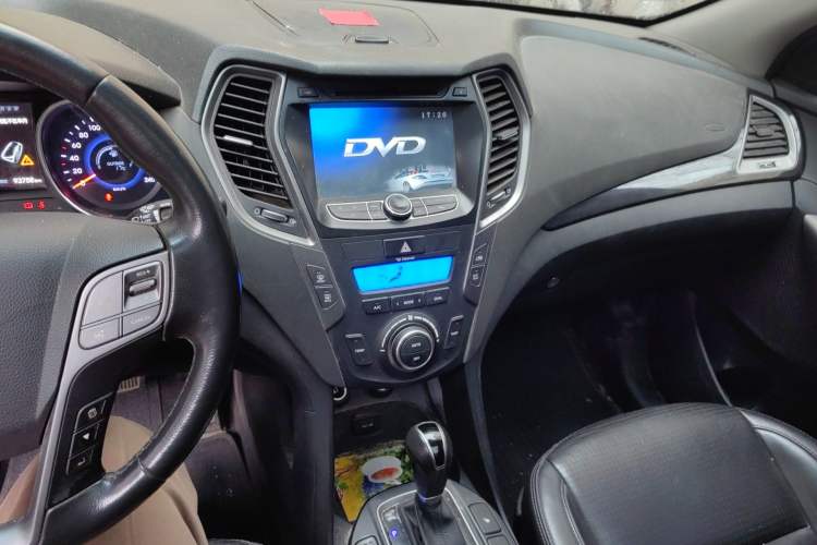 Used Hyundai Santa Fe 2013 2.4L Automatic 4x4 Prestige Edition Audio And AC Panel