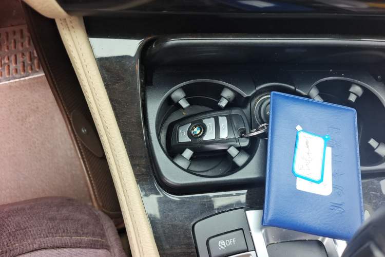 Used BMW 5 Series 2013 525Li Leading Model
