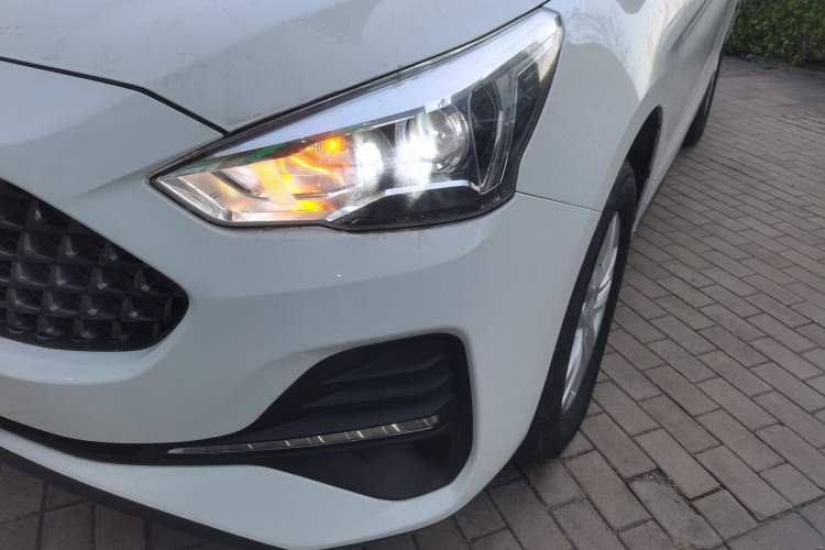 Used Haval M6 2019 1.5T DCT Two-Wheel Drive Value Edition China VI Standard Left Front Headlight