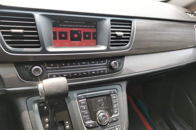 Used SAIC MAXUS G10 2018 PLUS 2.0T Automatic Elite Edition Audio And AC Panel