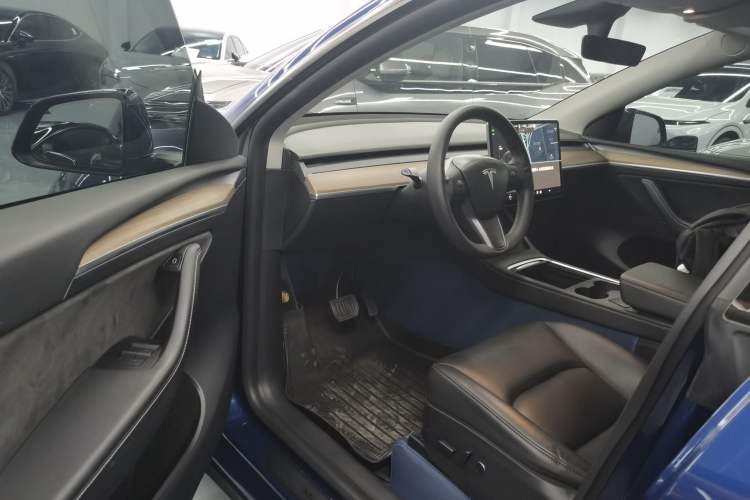 Used Tesla Model Y 2021 Long-Range All-Wheel-Drive Version 3D7