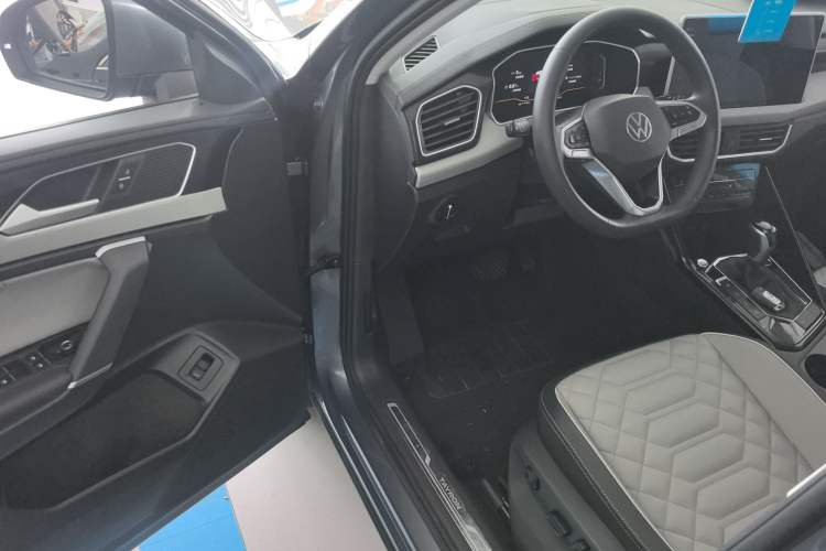 Used Volkswagen Tayron 2023 300TSI Two-Wheel-Drive Luxury Plus Advanced Edition Driver Seat