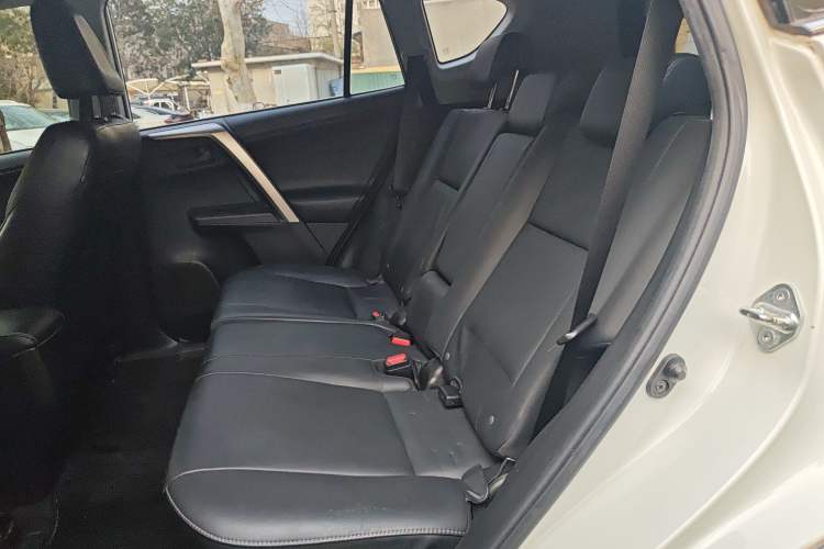 Used Toyota RAV4 2015 2.5L Automatic 4x4 Elite Edition
