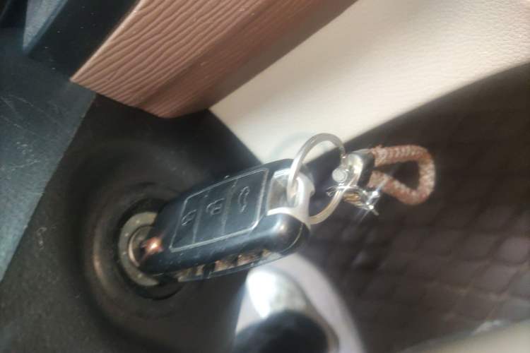 Used FORTHING Lingzhi 2019 M5L 1.6L 7-Seater Luxury Model China VI Standard Vehicle Key