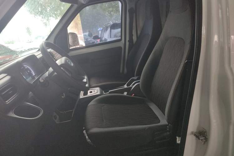 Used Karry Jiangtun E5 2024 268 km Range Open-Window 6-Seater Version
