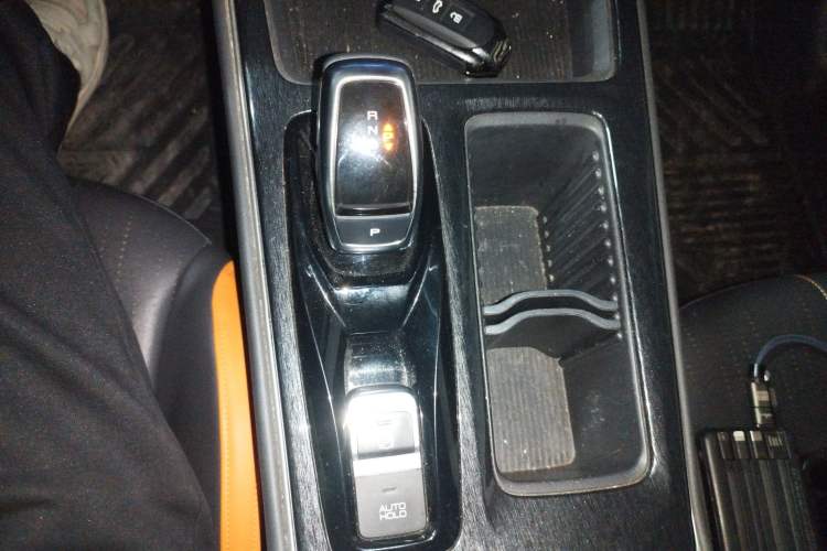 Used Dongfeng Aeolus Yixuan MAX 2023 1.5T Ultra-Stylish Trendsetting Dad Edition Gear Lever