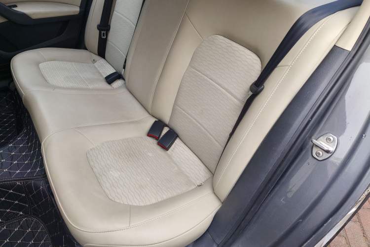 Used Skoda Rapid 2015 1.6L Automatic Smart Selection Model