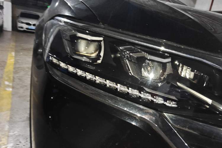 Used Volkswagen Viloran 2023 Revised 330TSI Business Edition Right Front Headlight