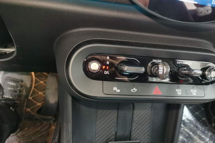 Used MINI 2025 1.5T COOPER Classic Edition Five-Door Version Gear Lever