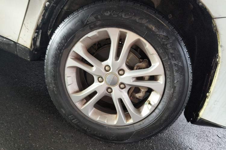Used Haval M6 2017 1.5T Manual Two-Wheel Drive Elite Model Right Front Wheel Hub