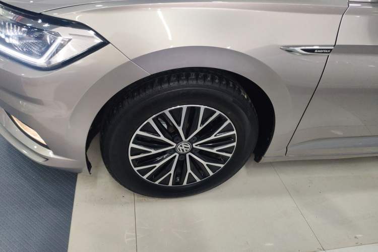 Used Volkswagen Sagitar 2020 280TSI DSG Comfort Version China VI Standard Left Front Wheel Hub