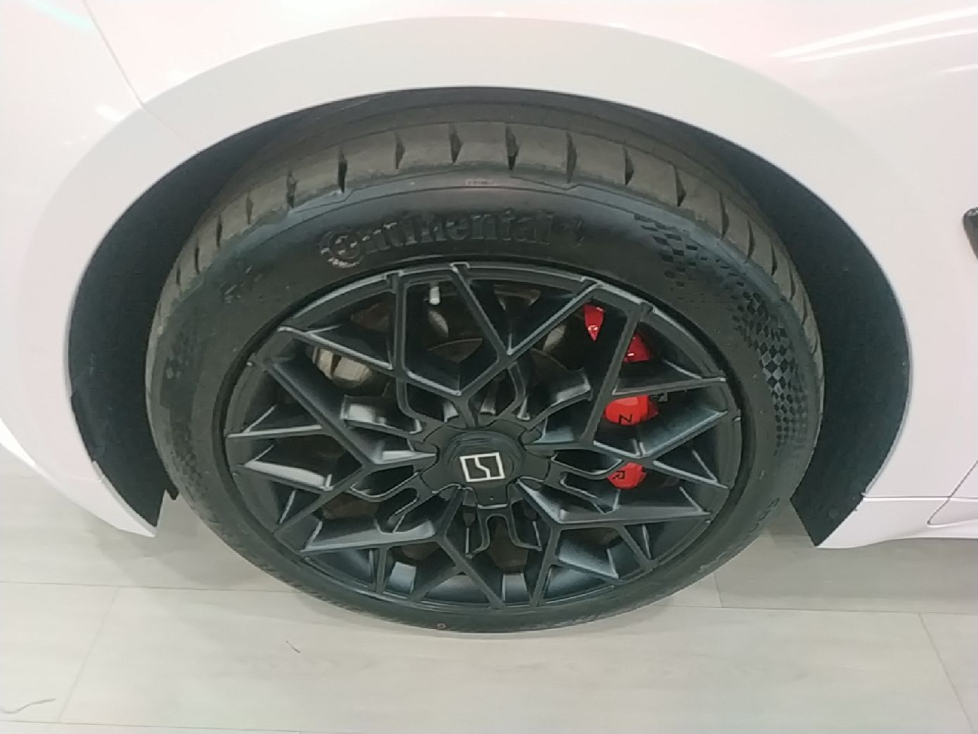 Zeekr 001 2026 95° All-Wheel-Drive Max Edition — снимка 10