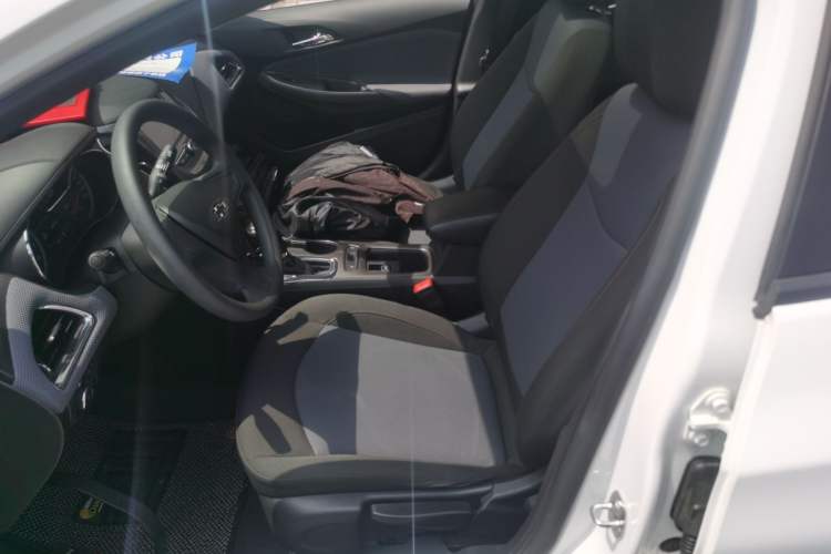 Used Chevrolet Cruze 2018 Redline 320 Automatic Pioneer Edition Left Front Seat