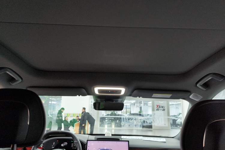 Used Zeekr 7X 2025 100 kWh Long-Range Rear-Wheel Drive with Intelligent Driving Features