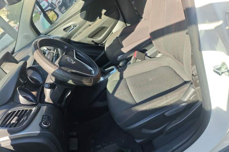 Used Buick Encore 2015 1.4T Automatic Two-Wheel Drive Urban Elite Version
