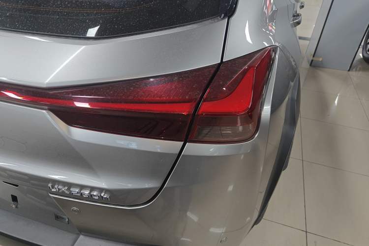 Used Lexus UX 2020 260h Explore-Cool Edition
