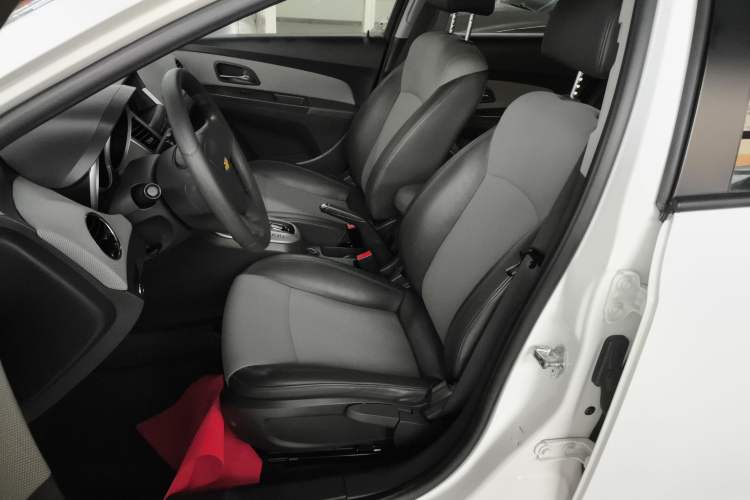 Used Chevrolet Cruze 2013 1.8L SE AT Left Front Seat