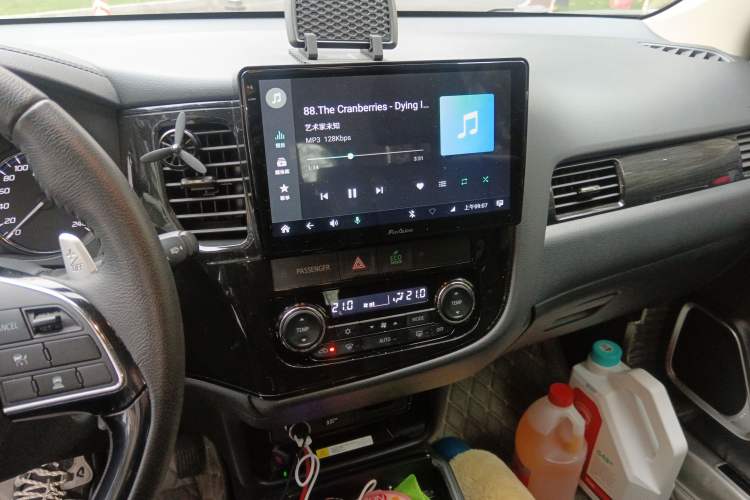 Used Mitsubishi Outlander 2018 2.4L 4x4 Prestige Edition 7 Seats Audio And AC Panel