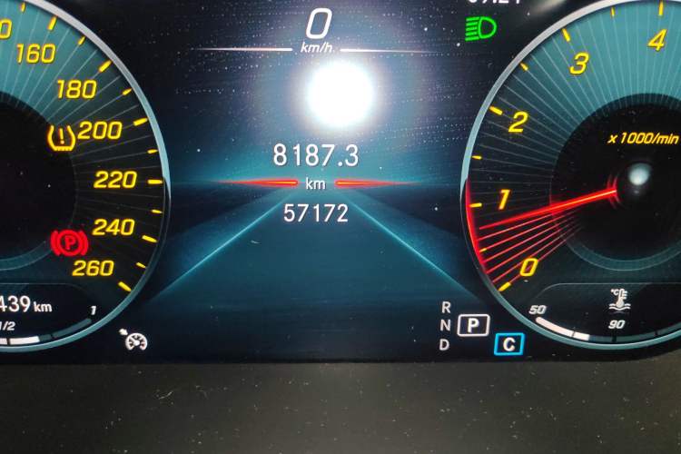 Used Mercedes-Benz GLC 2021 GLC 260 L 4MATIC Dynamic Edition Odometer Close Up