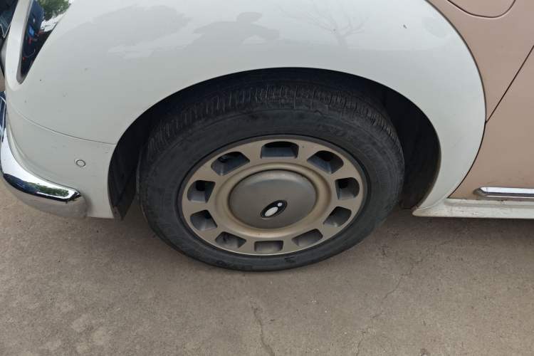 Used ORA Ballet Cat 2023 401 km Luxury Version Left Front Wheel Hub