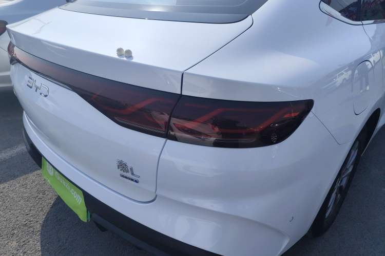 Used BYD Qin L 2025 DM-i Smart Drive 80KM Leading Model Right Rear Taillight