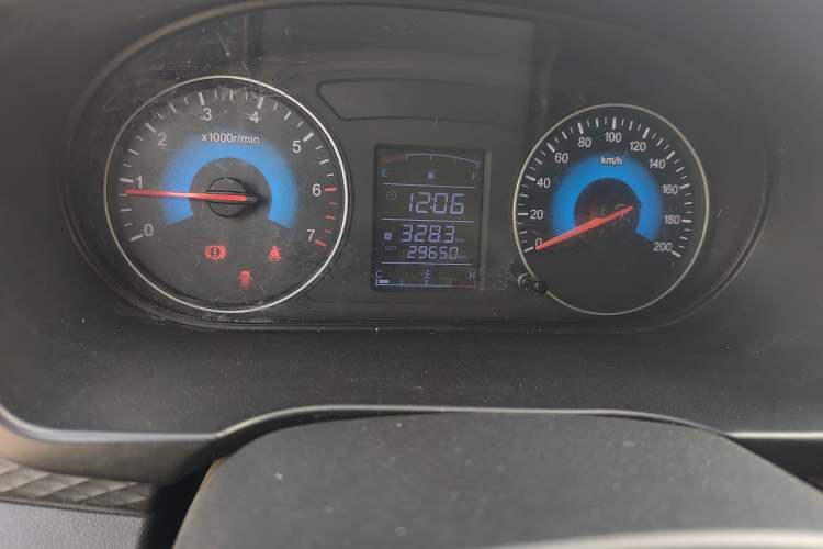 Used Dongfeng Fengon 330 
