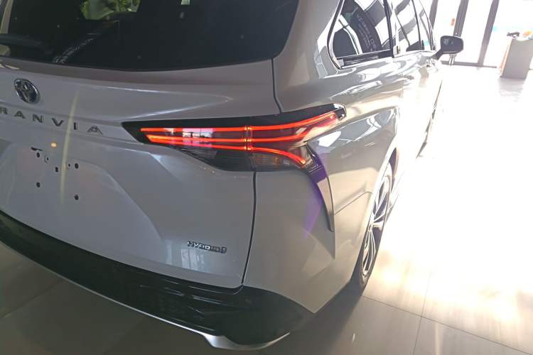 Used Toyota Granvia 2023 2.5L Hybrid Flagship VIP Edition
