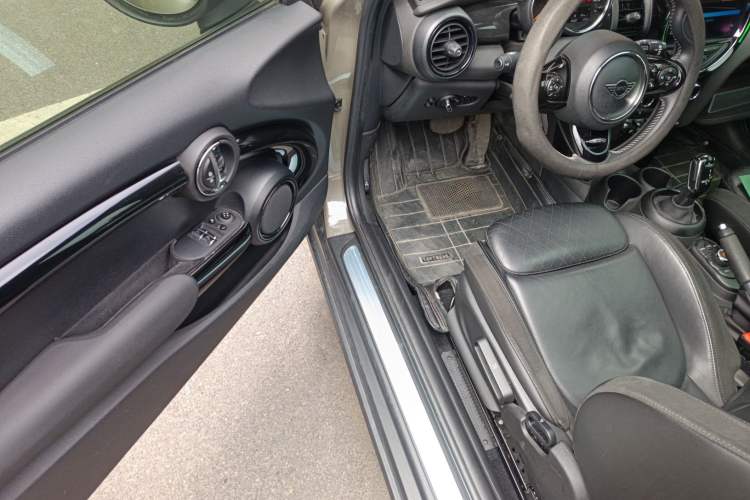 Used MINI MINI 2019 1.5T COOPER Artist