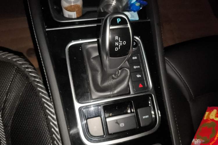 Used BYD Song MAX 2019 1.5T Automatic Smart Connect ZhiLian RuiDong 6-Seater China V Standard Gear Lever