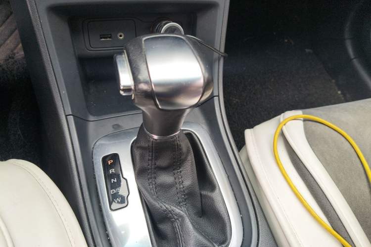 Used MG GT 2016 1.5L Automatic Value-Added Luxury Edition Gear Lever