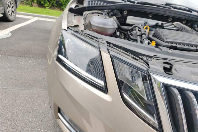 Used Skoda Octavia 2018 TSI280 DSG Luxury Edition Right Front Headlight