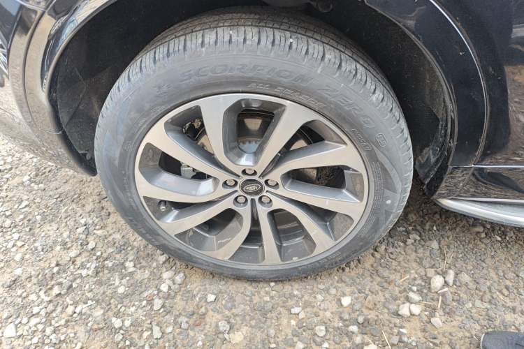 Used Land Rover Discovery Sport New Energy 2022 Facelifted P300e Plug-in Hybrid Electric Version Exterior 5