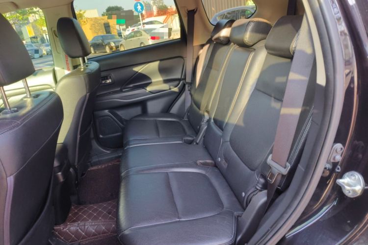 Used Mitsubishi Outlander 2016 2.4L 4x4 Luxury Edition 7-Seater