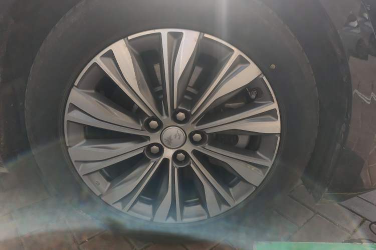 Used Hongqi E-QM5 2024 560km PLUS Right Front Wheel Hub