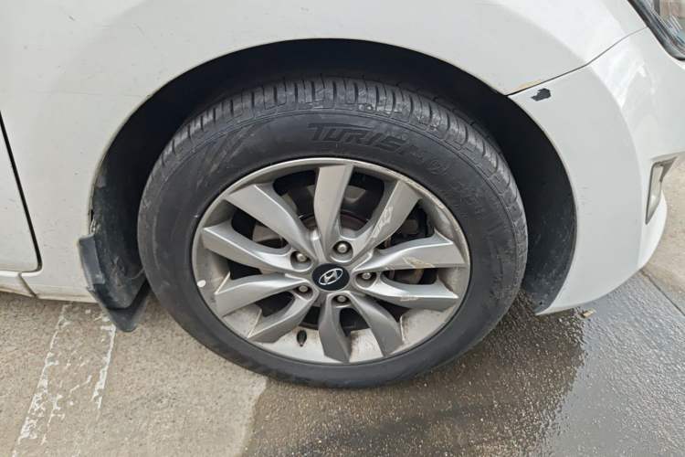 Used Hyundai Elantra (5th Generation / Langdong) 2015 1.6L Manual Leading Model Right Front Wheel Hub