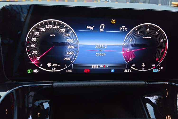 Used Mercedes-Benz GLA 2024 GLA 200 Odometer Close Up