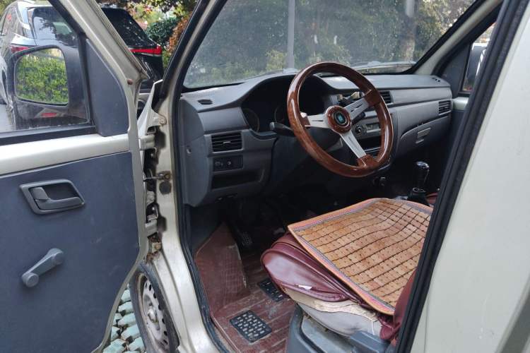 Used Wuling Zhiguang 2015 1.2L S Practical Model LSI Driver Seat