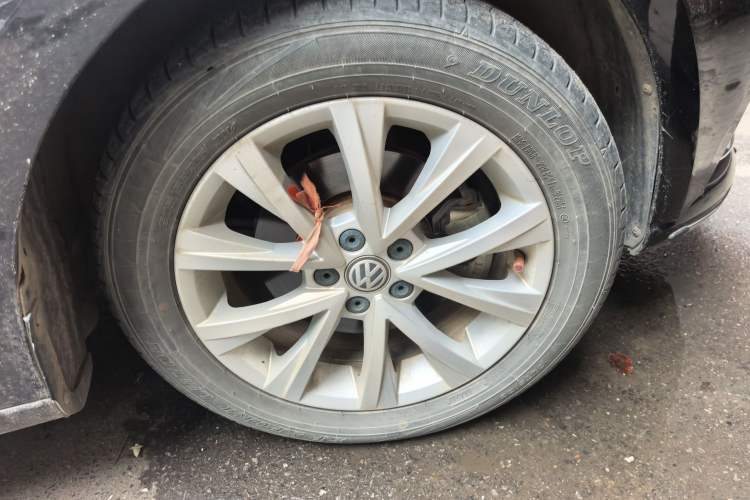 Used Volkswagen Lavida 2017 1.6L Automatic Comfort Edition Right Front Wheel Hub