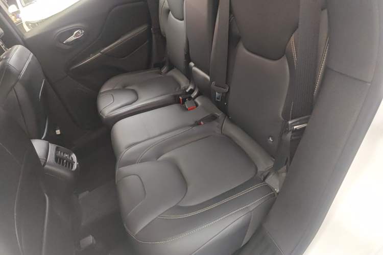 Used Jeep Cherokee 2016 2.4L Leading Edition
