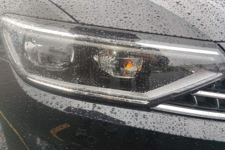 Used Volkswagen Magotan 2023 2 Million Units Commemorative Edition 330TSI DSG Luxury Version Right Front Headlight