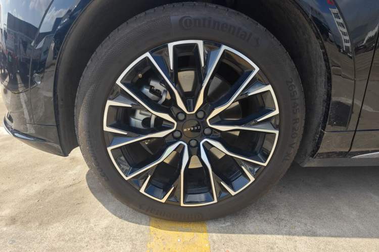 Used Zeekr 7X 2025 100 kWh Long-Range Rear-Wheel Drive with Intelligent Driving Features
