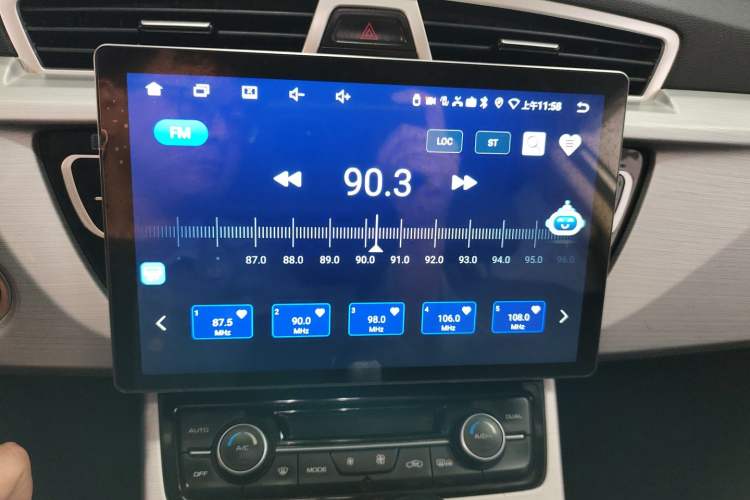 Used Geely Auto Emgrand X7 Sport 2016 1.8TD Automatic Smart Connectivity Version Audio And AC Panel