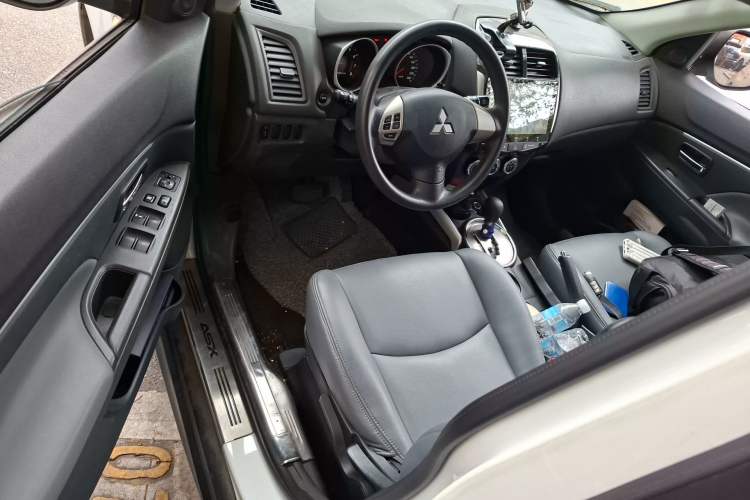 Used Mitsubishi ASX 2013 2.0L CVT Two-Wheel Drive Elite Edition Driver Seat