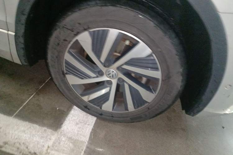 Used Volkswagen Tiguan L New Energy 2020 430 PHEV Plug-in Hybrid Flagship Edition Right Front Wheel Hub