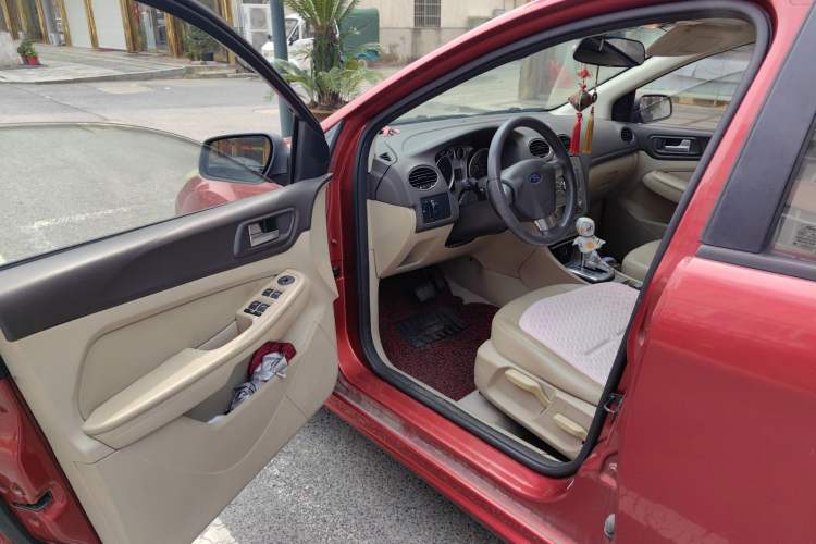 Used Ford Focus 2013 Hatchback Classic 1.8L Automatic Fashion Edition Driver Seat