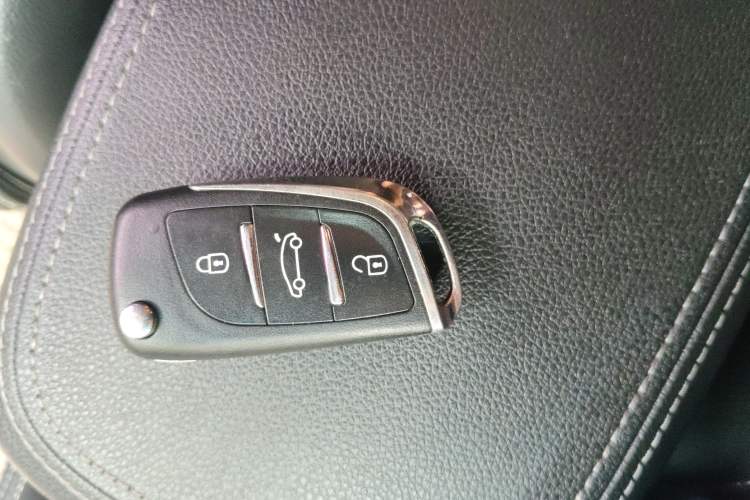 Used Chevrolet Captiva 2014 2.4L 4x4 Flagship Edition 7 Seats
