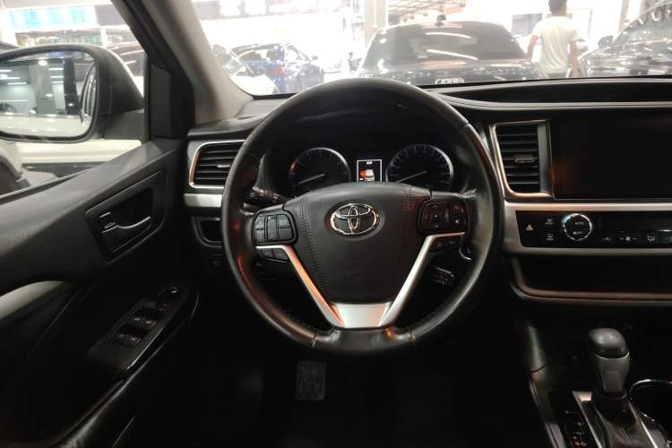 Used Toyota Highlander 2018 2.0T Four-Wheel Drive Prestige Version 7 Seats China V Emission Standard Steering Wheel
