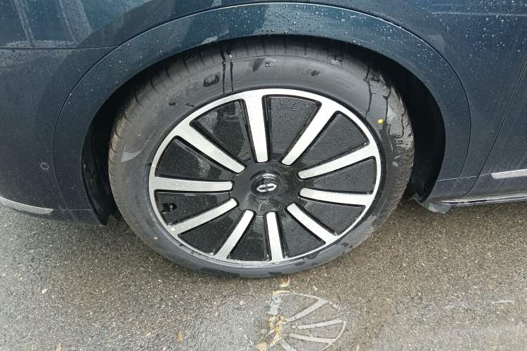 Used Hima AITO M9 2025 Extended-Range Ultra Version 52 kWh 6-Seater Left Front Wheel Hub